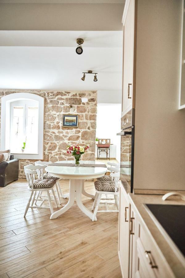Apartment Vintage Kaštela エクステリア 写真